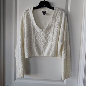 ⭐5/$15⭐ Cropped Cable Knit Sweater